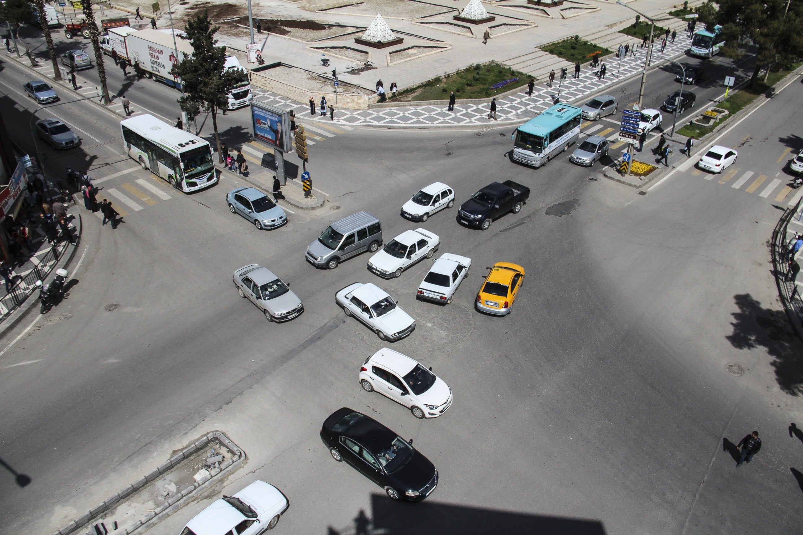 PHOTO: Cars crowd an intersection due to a non-functioning traffic light in the city of Sanliurfa