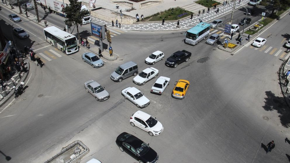 PHOTO: Cars crowd an intersection due to a non-functioning traffic light in the city of Sanliurfa