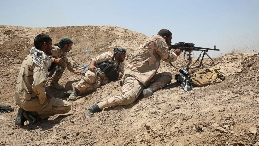 Iraqi government forces take position east of Fallujah, May 25, 2016, during a major assault to retake the city from Islamic State (IS) group.