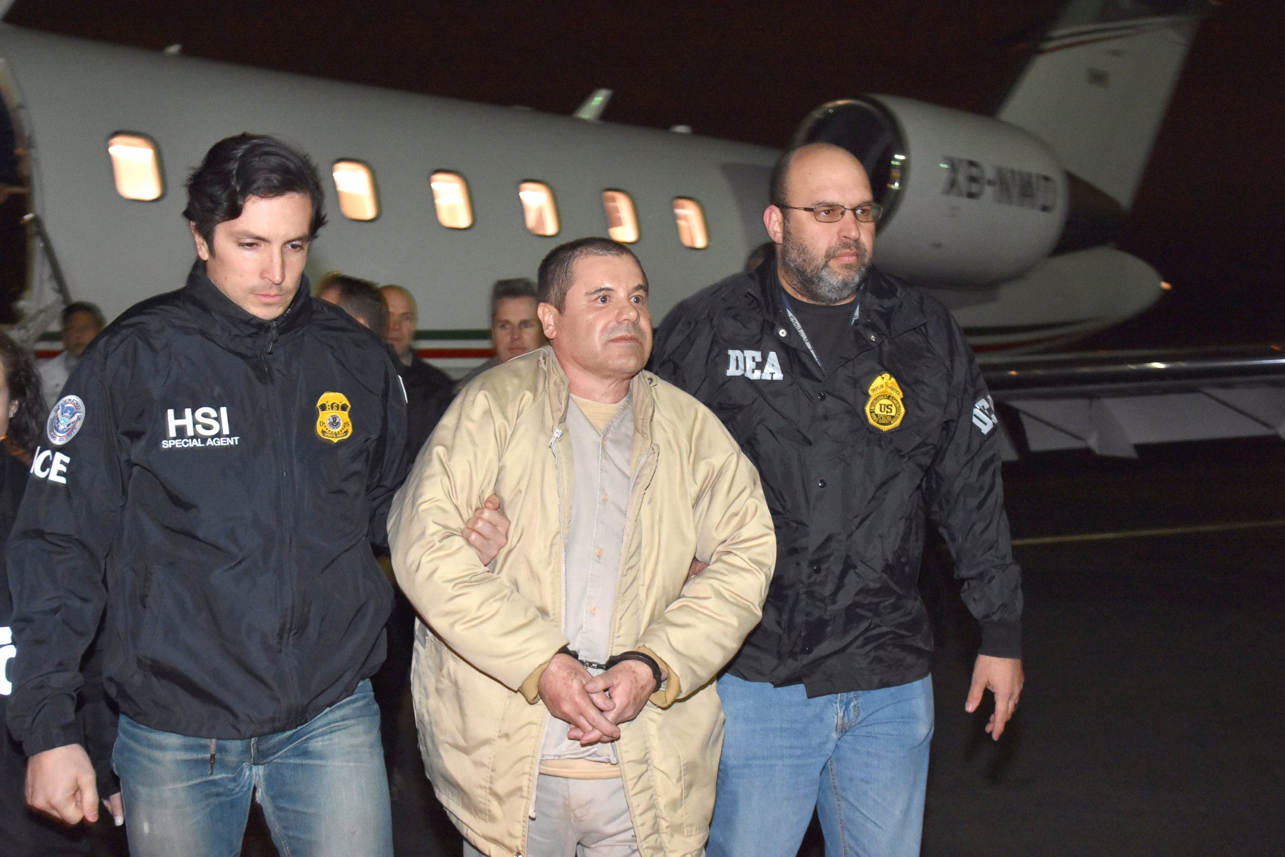 PHOTO: U.S. law enforcement, authorities escort Joaquin "El Chapo" Guzman, center, from a plane at Long Island MacArthur Airport, Jan. 19, 2017, in Ronkonkoma, N.Y. 