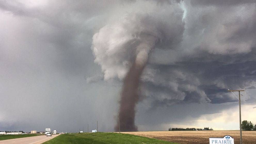 Tornado touches down near highway in Canada in dramatic video ABC News