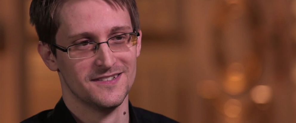PHOTO: Edward Snowden speaks with John Oliver for HBO's "Last Week Tonight," in a segment that aired April 5, 2015.