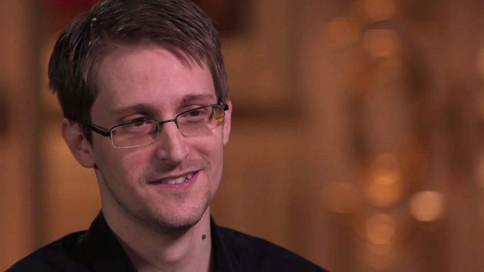 PHOTO: Edward Snowden speaks with John Oliver for HBO's "Last Week Tonight," in a segment that aired April 5, 2015.