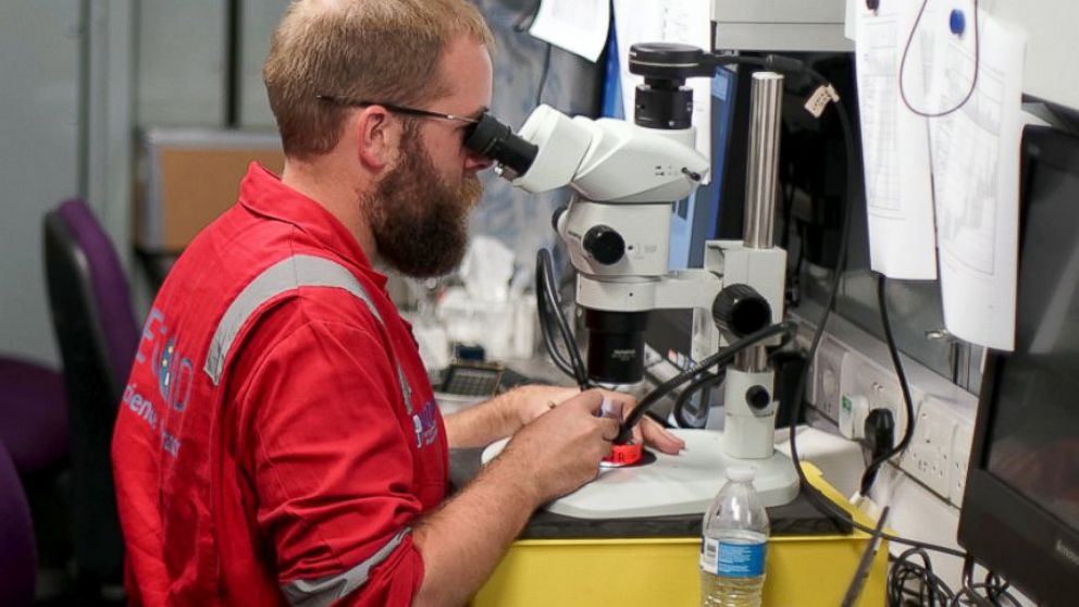 Thirty-three scientists from around the world, including one co-leader from the U.S., are collecting rock samples from the Chicxulub impact crater in the Yucatan Peninsula.