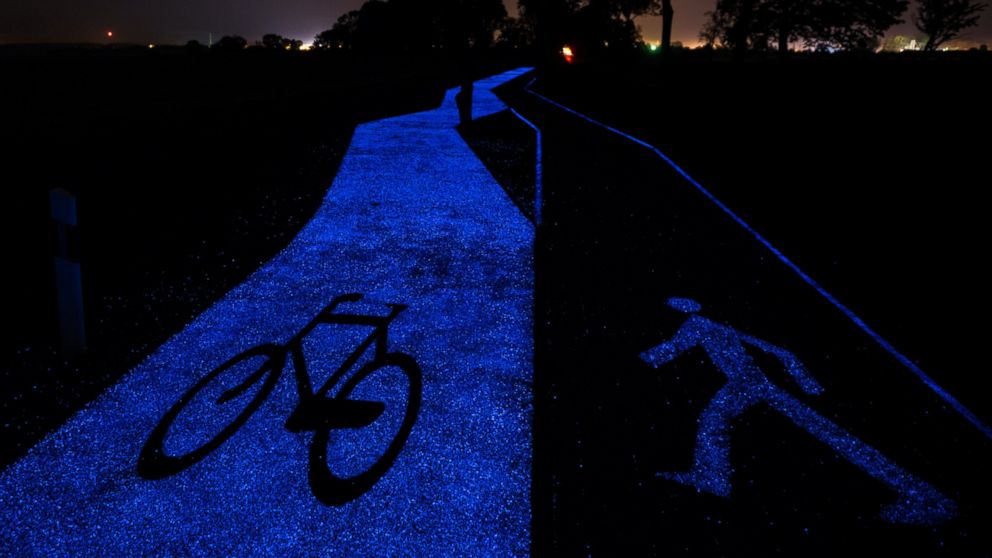 PHOTO: Poland unveiled a glow-in-the-dark bicycle path that "charges" using sunlight in the city of Olsztyn on Sept. 23, 2016. 