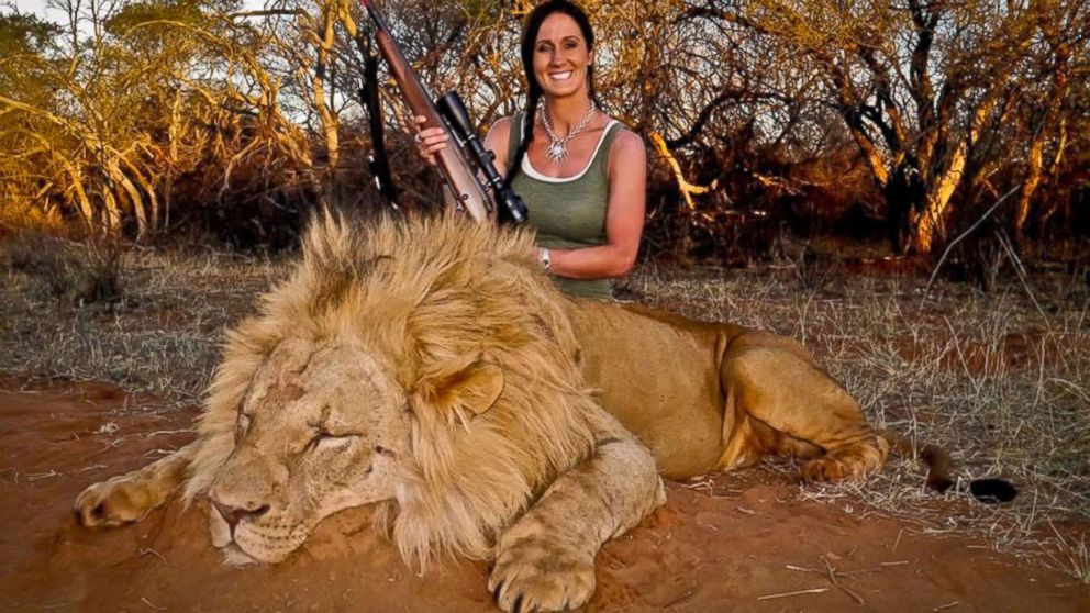 HT_melissa_bachman_with_lion_jt_131116_1
