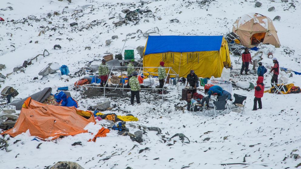 Photographer Documents Aftermath of Mt. Everest Avalanche ABC News