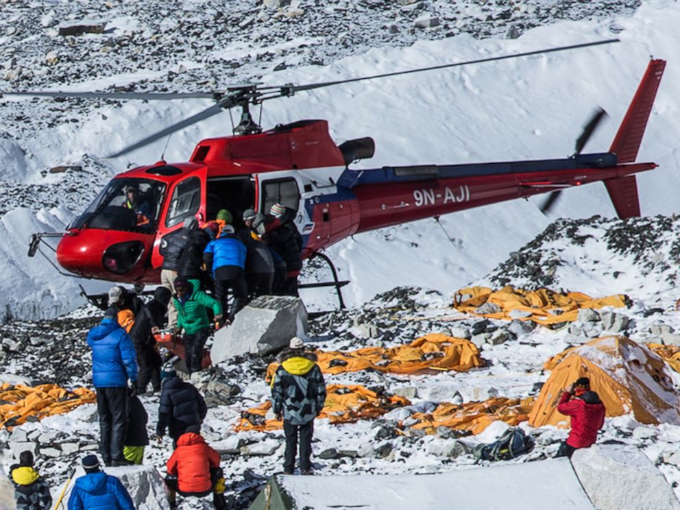 Photographer Documents Aftermath of Mt. Everest Avalanche ABC News