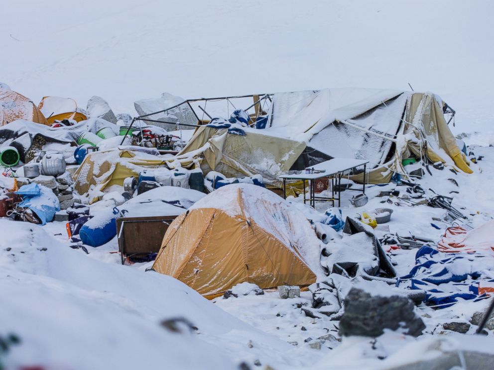 Photographer Documents Aftermath Of Mt Everest Avalanche ABC News   HT Mt Everest Earthquake 6 Jt 150426 4x3 992 