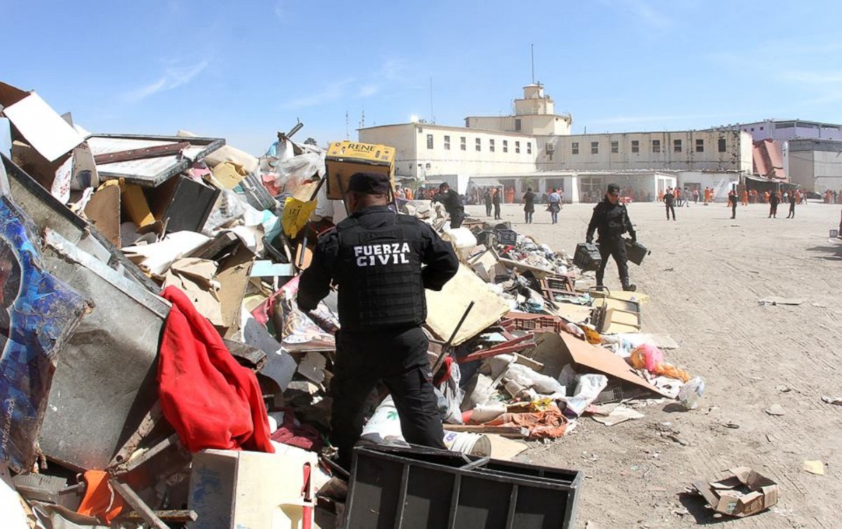 PHOTO: The prisoners' prohibited goods were dismantled by authorities.