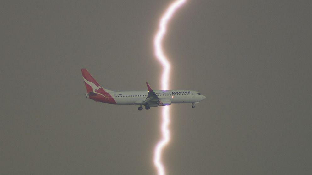 Lightnings Near Miss With Plane Caught On Video Abc News 