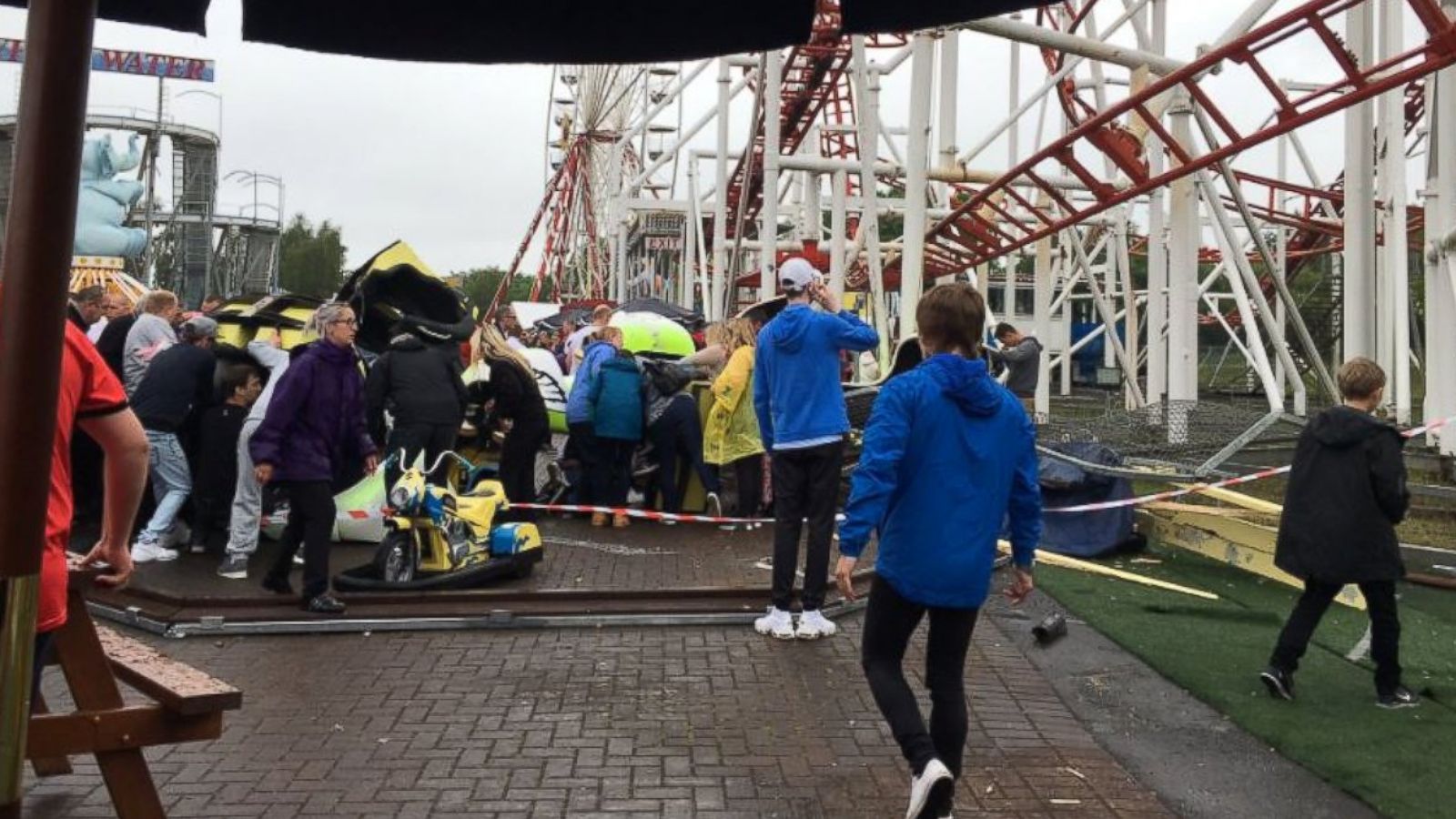 10 Hurt When Roller Coaster Crashes Near Children s Attraction at