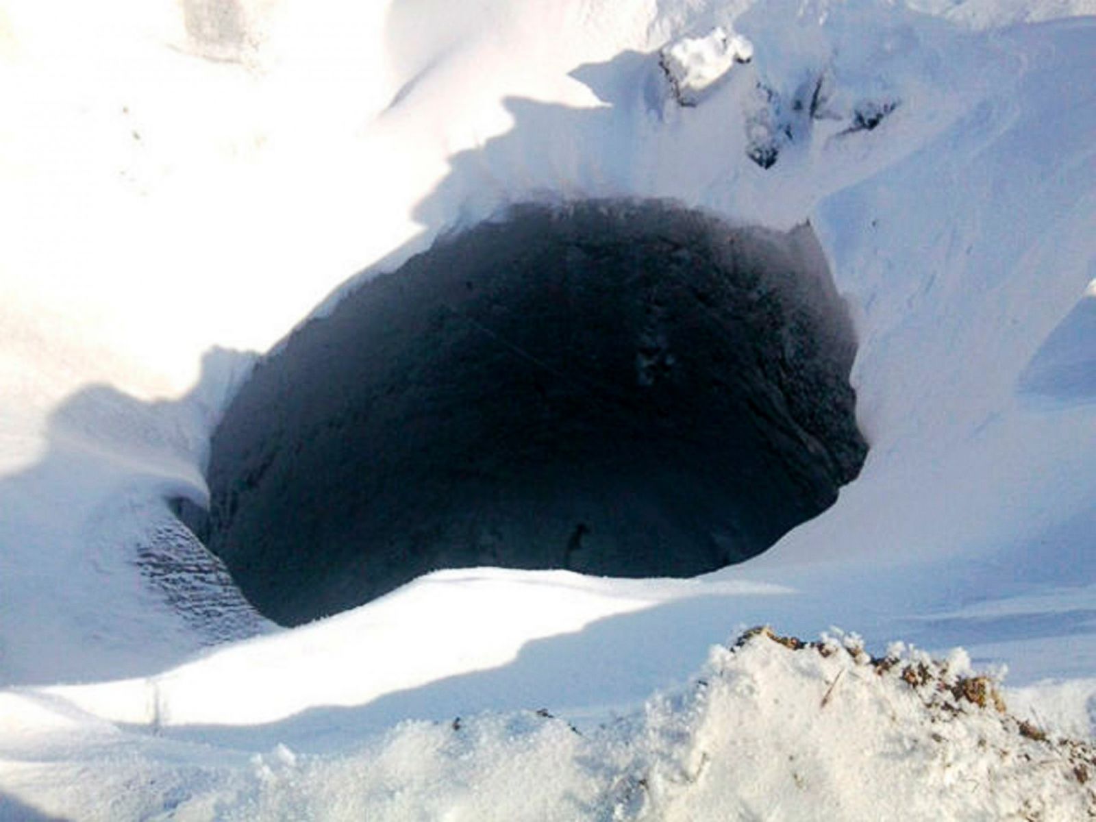 A New Sinkhole Discovered in Siberia Picture | Incredible sinkholes around the world ...1600 x 1200