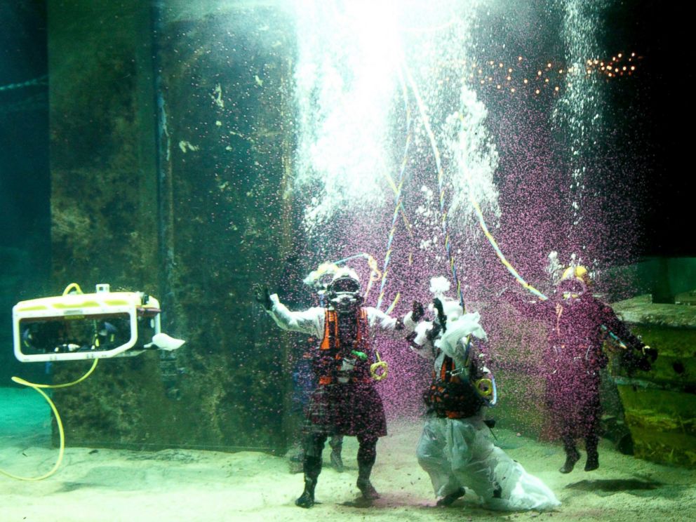 PHOTO: Dorota Bankowska and new husband James Abbott renew their vows underwater inside a diving tank at Fort William Underwater Center in Scotland, Nov. 22, 2014.