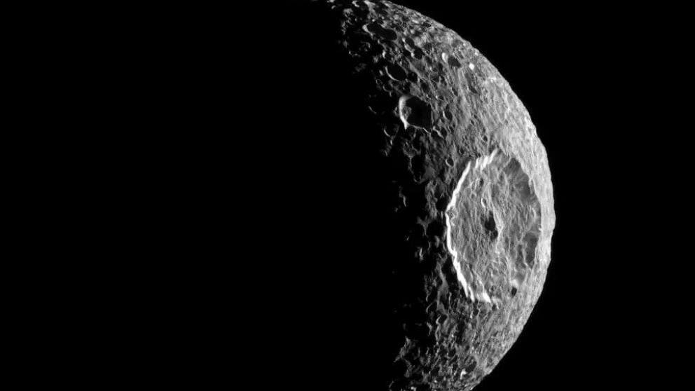 Scientists say that Saturn’s “Death Star” moon contains a hidden ocean beneath its surface