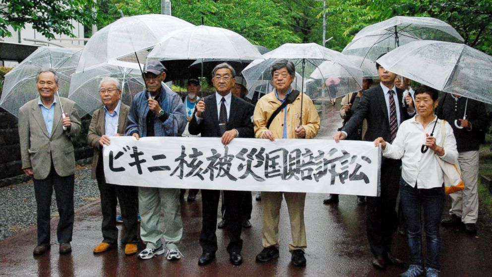 PHOTO: Plaintiffs head to the Kochi District Court in Kochi, May 9, 2016, to file a damages suit in connection with the 1954 U.S. hydrogen bomb tests on Bikini Atoll in the Marshall Islands.