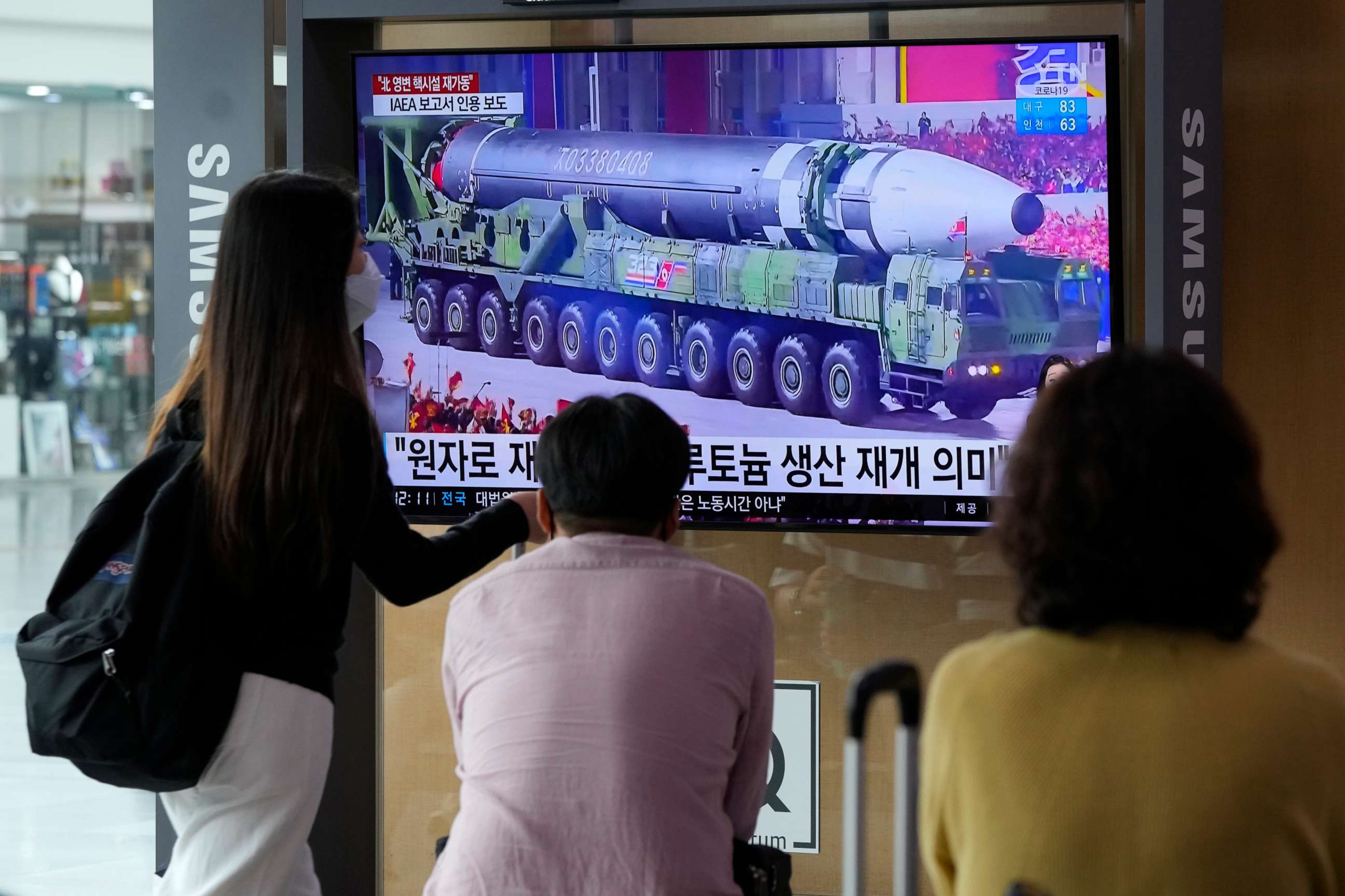 PHOTO: People watch a TV screen showing a file image of a North Korean missile in a military parade during a news program at the Seoul Railway Station in Seoul, South Korea, Monday, Aug. 30, 2021.