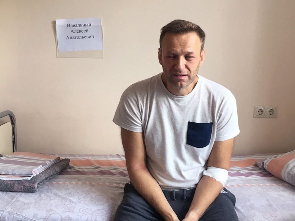 Putin critic Alexey Navalny, following illness, suspects ...