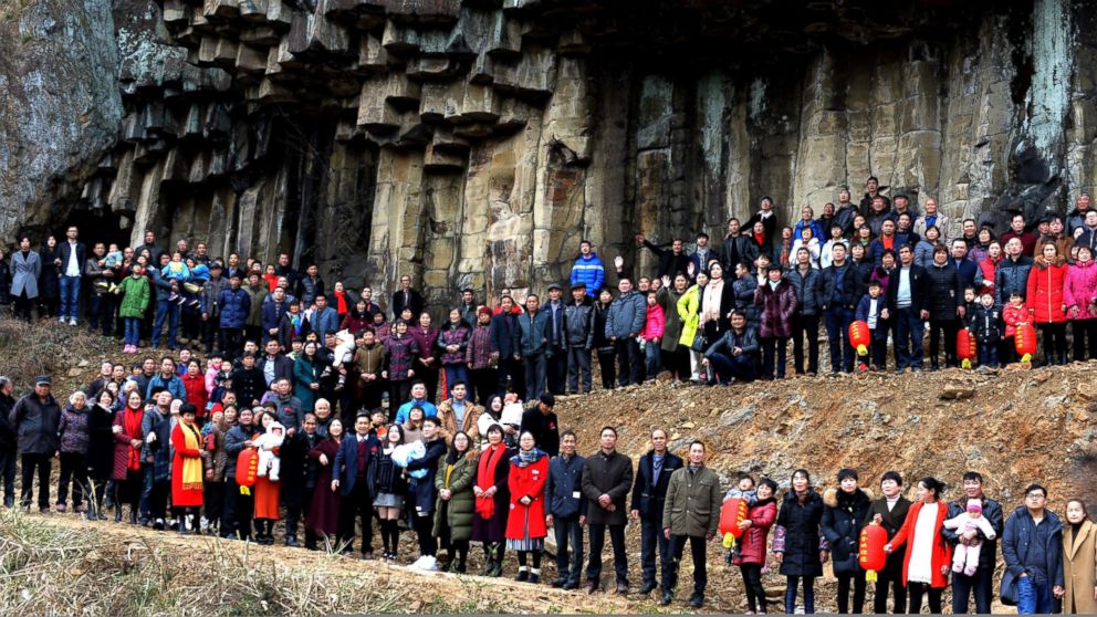 PHOTO: 500 members of the Ren family pose for a giant photo in  Shengzhou City, China, Jan. 31, 2017.