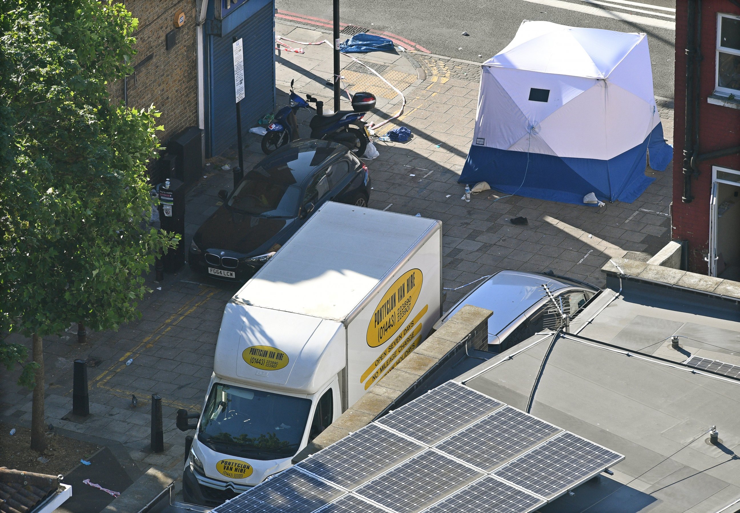 PHOTO: British forensic experts stand next to the van and a forensic tent in Finsbury Park, after a van hit worshipers in north London, June 19, 2017.