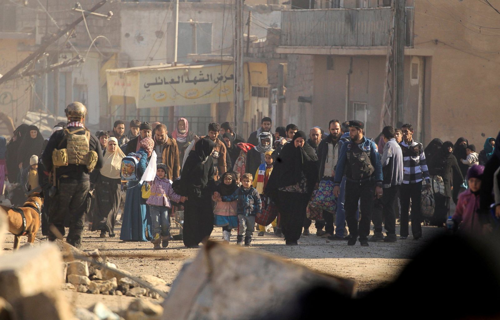 Displaced Families Flee Mosul Photos Abc News