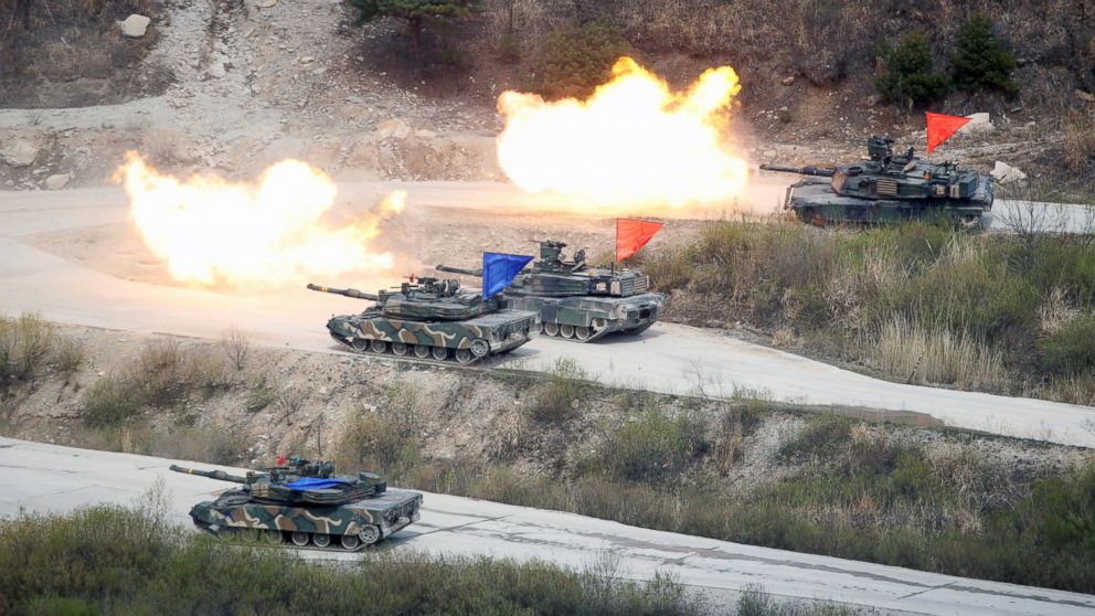 PHOTO: South Korean Army K1A1 and U.S. Army M1A2 tanks fire live rounds during a U.S. South Korea joint live-fire military exercise, at a training field, near the demilitarized zone, separating the two Koreas in Pocheon, South Korea, April 21, 2017. 