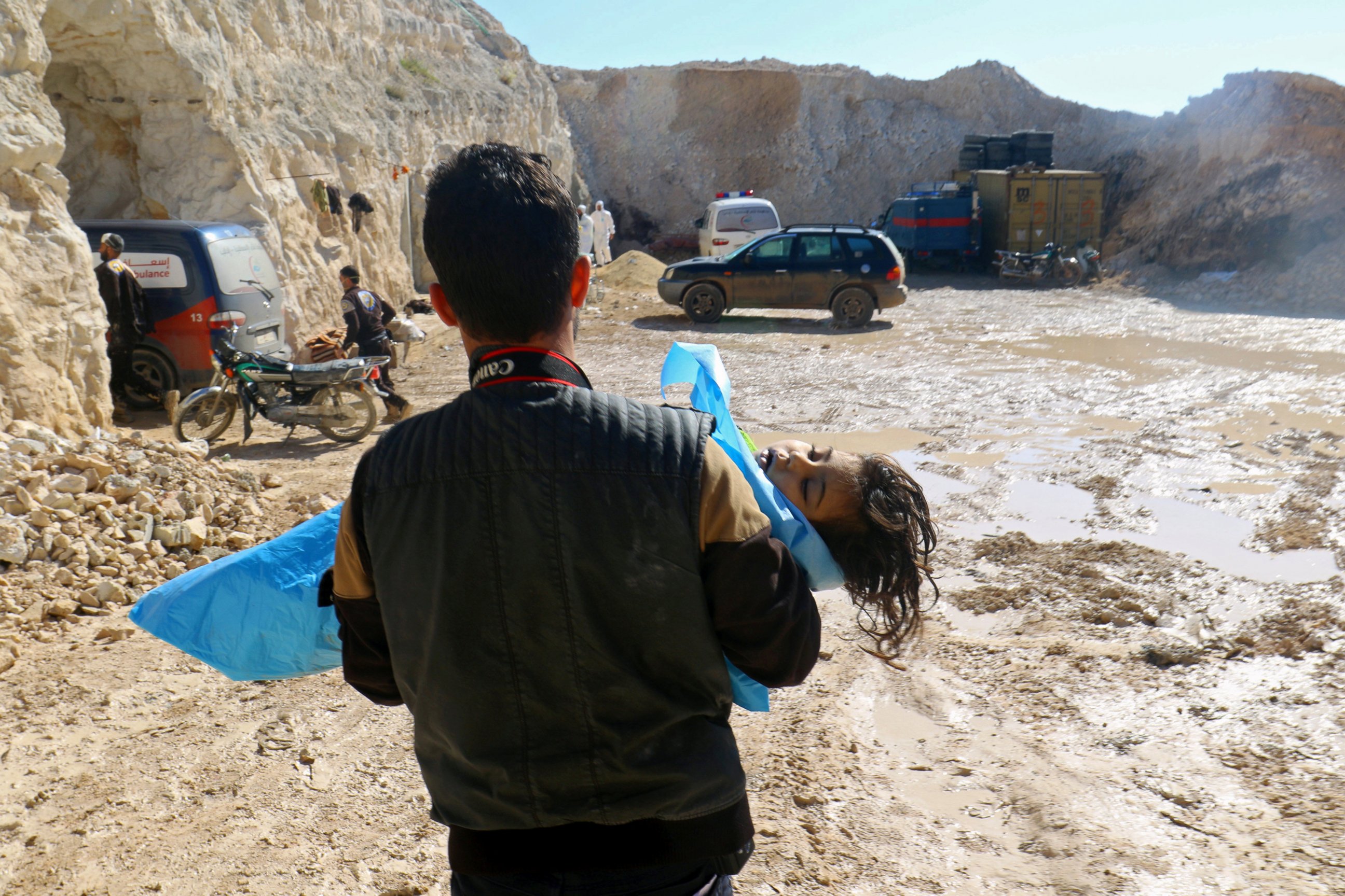 PHOTO: A man carries the body of a dead child after what rescue workers described as a suspected gas attack in the town of Khan Sheikhoun in rebel-held Idlib, Syria, April 4, 2017.