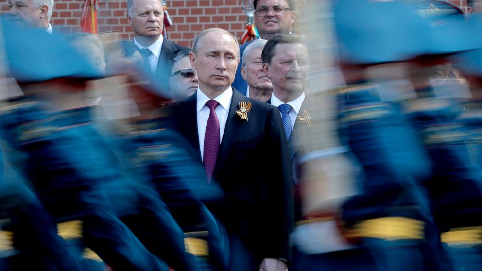 PHOTO: Russian President Vladimir Putin watches the honor guard passing by during a wreath-laying ceremony at the Tomb of the Unknown Soldier by the Kremlin walls in Moscow, Russia, May 9, 2016. 