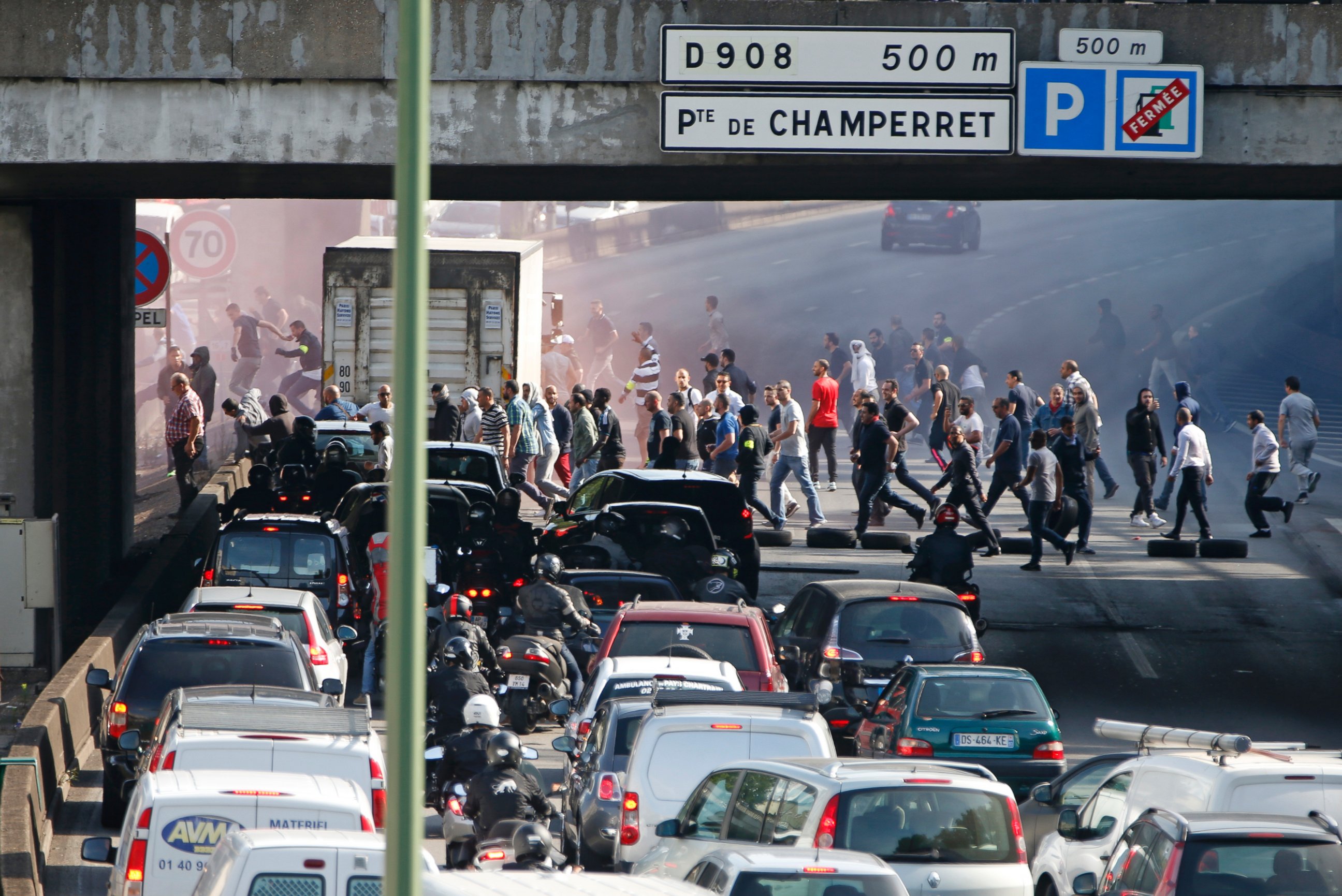 PHOTO: French taxi drivers, who are on strike, block the traffic on the Paris ring road during a national protest against car-sharing service Uber, in Paris, June 25, 2015. 