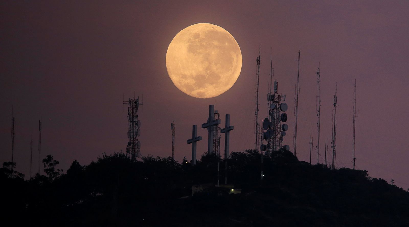 Images of the Harvest Moon From Around the World Photos - ABC News