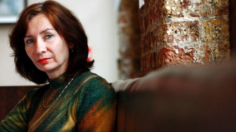 PHOTO: Chechen journalist and activist Natalia Estemirova poses at the Front Line Club in London in this October 4, 2007 file photo. 
