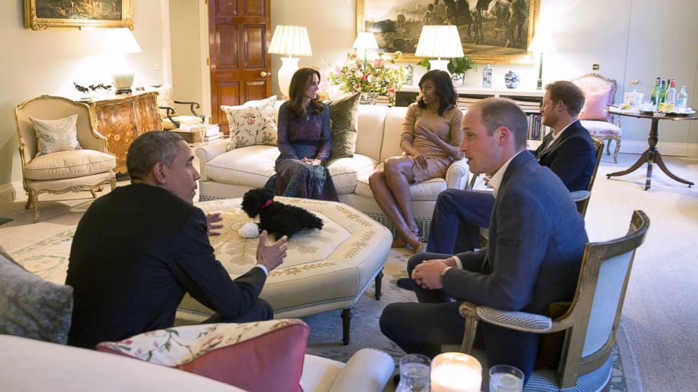 PHOTO: President Barack Obama and first lady Michelle Obama visit Kensington Palace for dinner with Britain's Prince William, his wife Catherine, Duchess of Cambridge, and Prince Harry in London, April 22, 2016. 