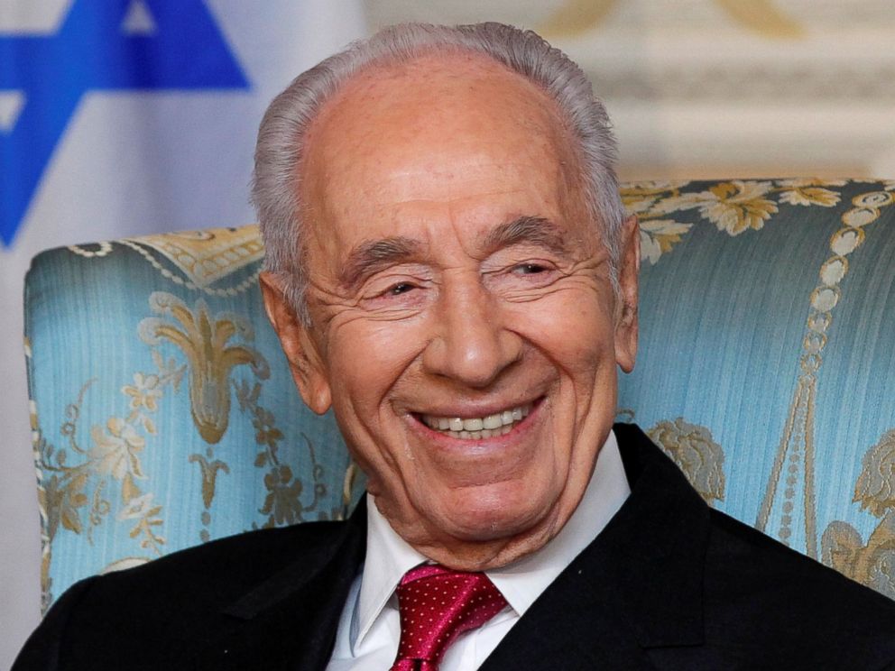 PHOTO: Israel's President Shimon Peres takes part in a meeting with Governor General David Johnston (not pictured) at Rideau Hall in Ottawa, May 7, 2012.  