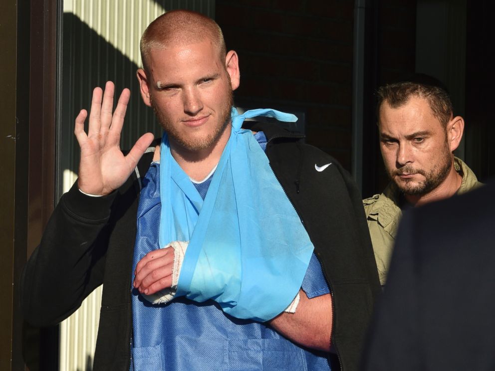 PHOTO: U.S. serviceman Spencer Stone waves as he departs the Clinique Lille Sud, which specializes in hand injuries, in Lesquin, France, Aug. 22, 2015.