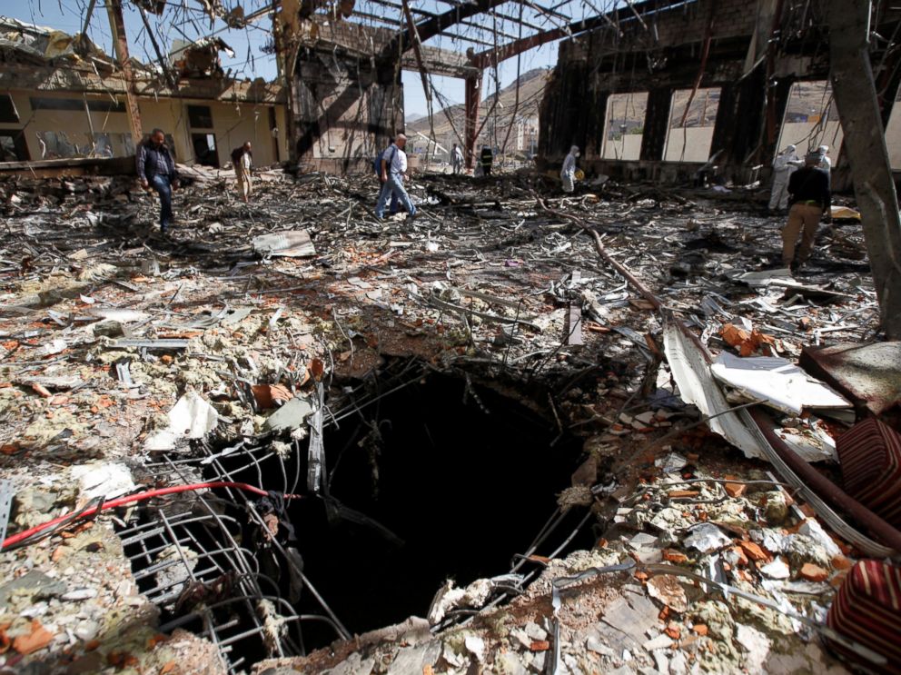 PHOTO: Journalists and policemen inspect the scene at the community hall where Saudi-led warplanes struck a funeral in Sanaa, the capital of Yemen, Oct. 9, 2016.