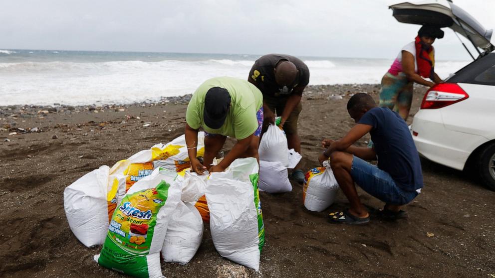 PHOTO: Jamaicans make preparations ahead of the arrival of Hurricane Melissa