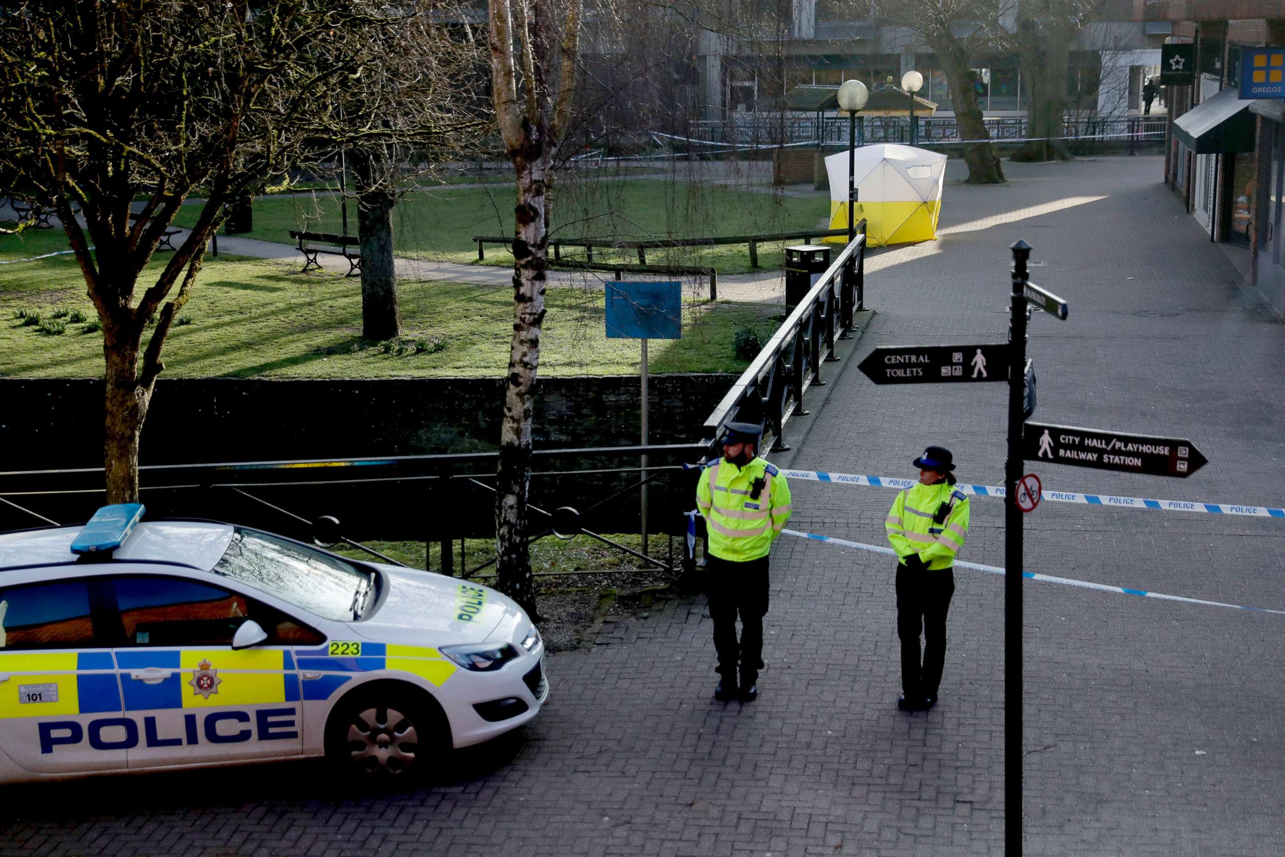 PHOTO: Police officers guard a cordon around a police tent covering the the spot where former Russian double agent Sergei Skripal and his daughter were found critically ill following exposure to an "unknown substance" in Salisbury, England, March 7, 2018.