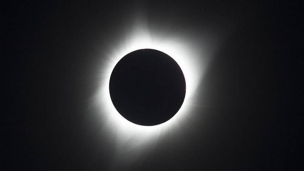 « J'ai mangé le soleil » : dans l'histoire et la mythologie d'une éclipse solaire totale