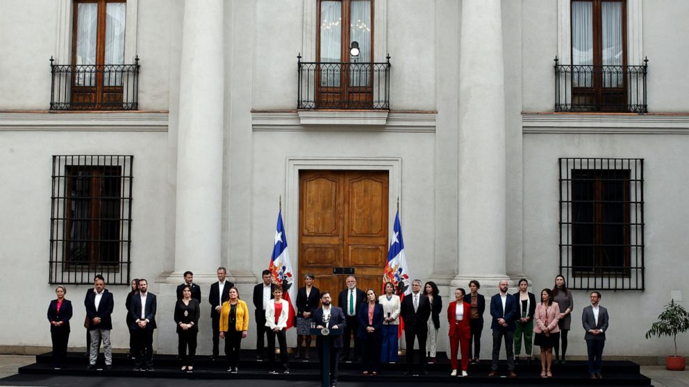 El chileno Boric sacude su gabinete tras la pérdida de la constitución