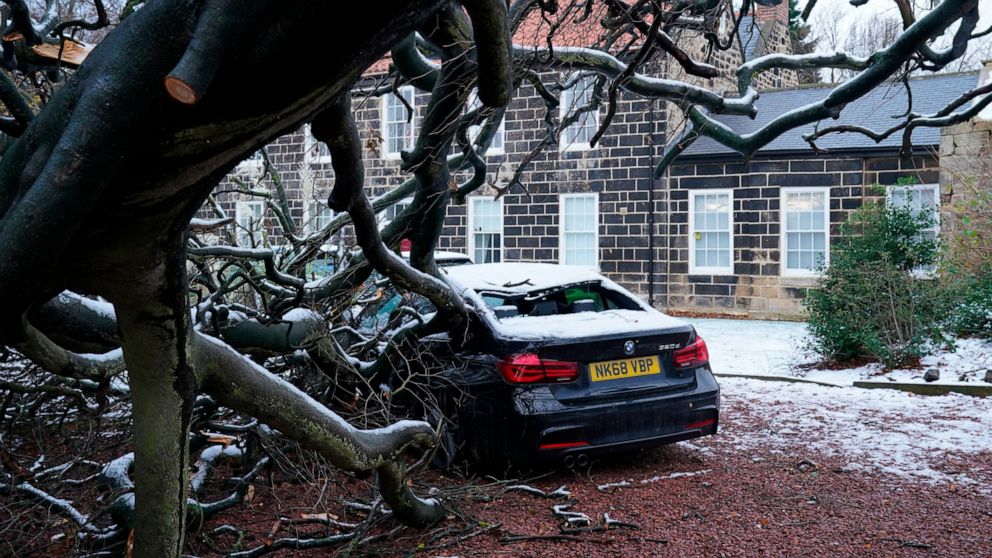 30,000 in UK without power for 5th night after storm
