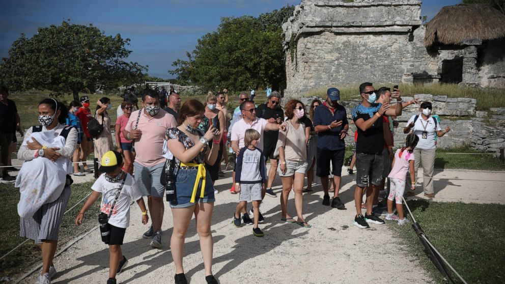 Mexico complains of tourists without mask, closes site of ruins