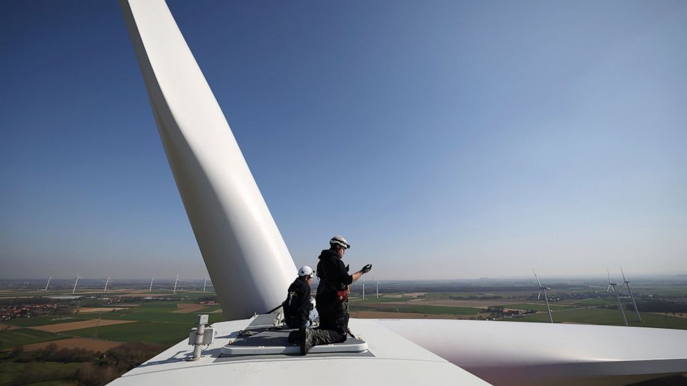 Bountiful wind, sun boost German renewable power this year