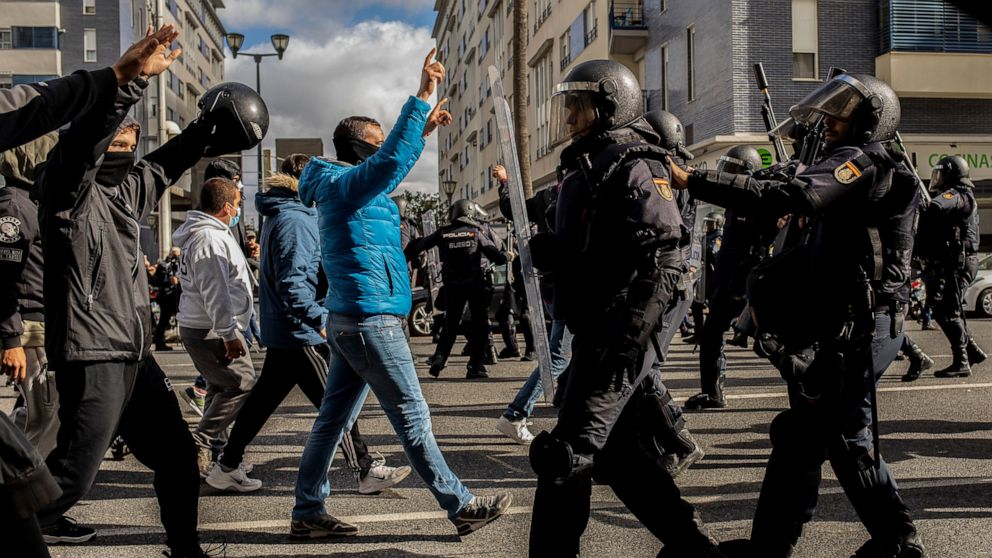Metalworkers, police clash in Spain amid inflation protest