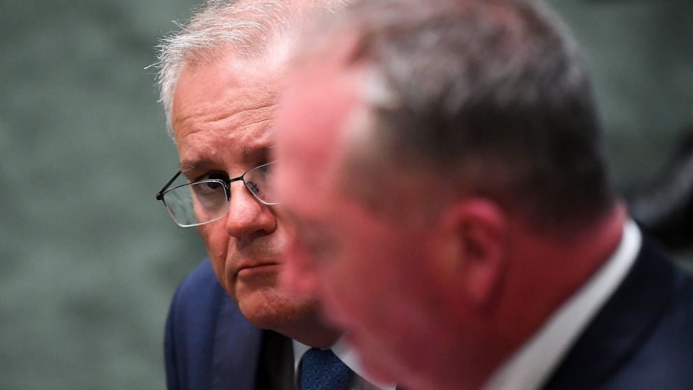 Australian political leaders apologize to staff for abuses