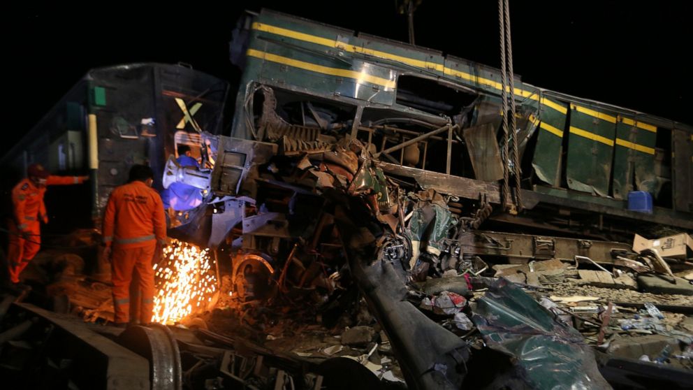 Official: Death toll rises to 63 in Pakistan train collision