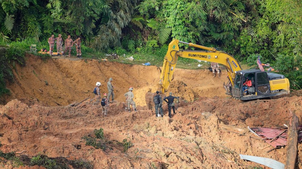 landslide-at-malaysia-campground-kills-21-leaves-12-missing