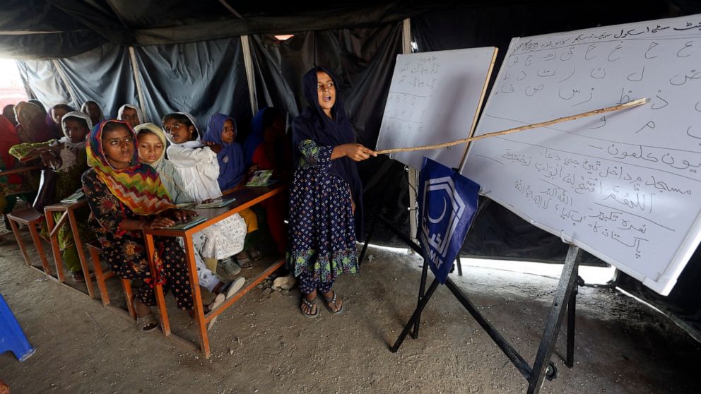 Pakistani officials: Swelling lake could cause more flooding