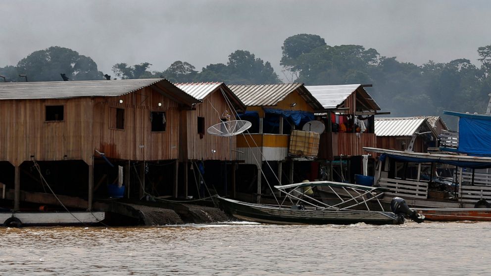 Big flotilla of illegal gold miners splits up in Brazil