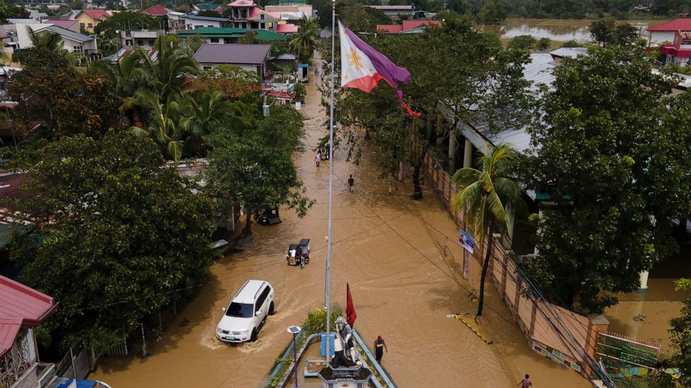 Typhoon heroes: 5 Filipino rescuers drown in flooded village