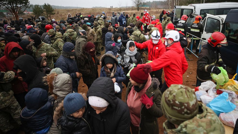 Polish forces use water cannons on migrants who threw stones